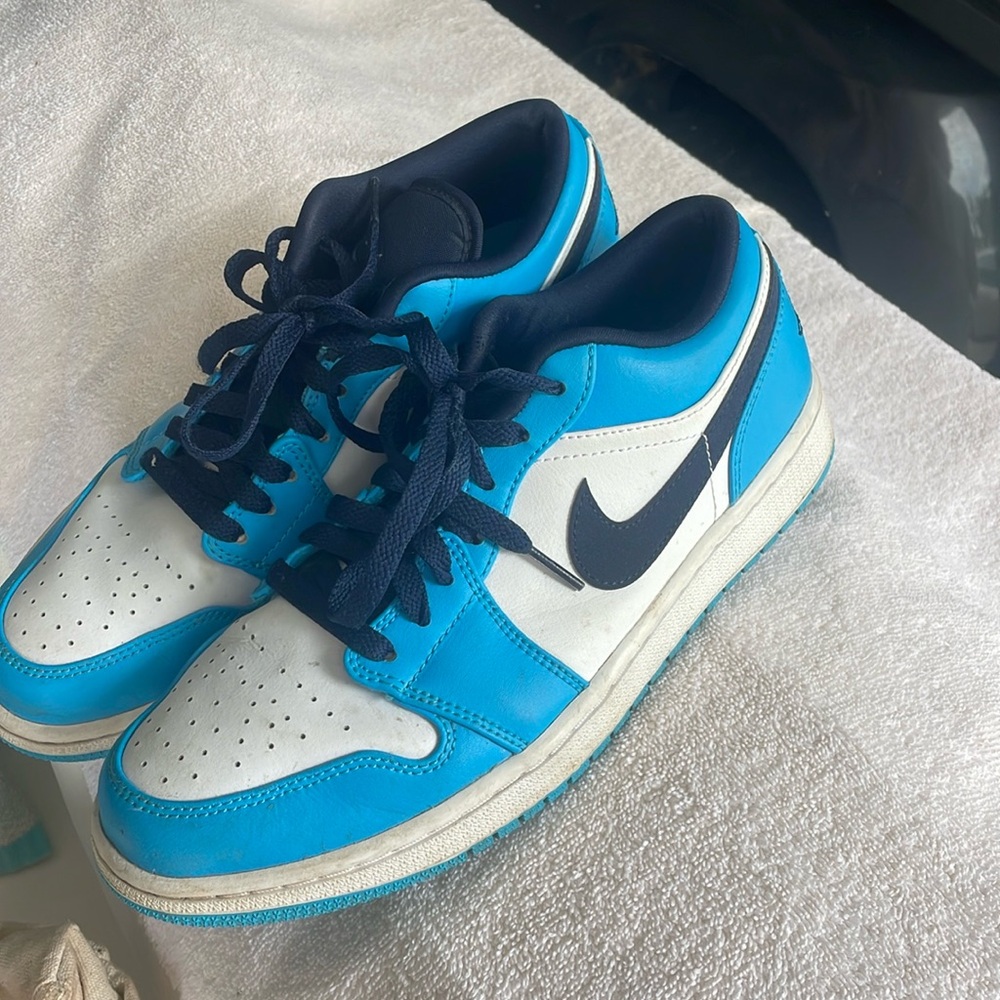 U.S women’s size 8.5 mens 6.5 UNC Jordans Low